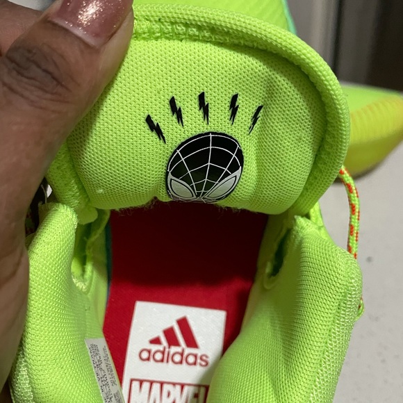 D.O.N ISSUE #2 MARVEL SPIDEY SENSE SHOES-Size 5 - Picture 5 of 10